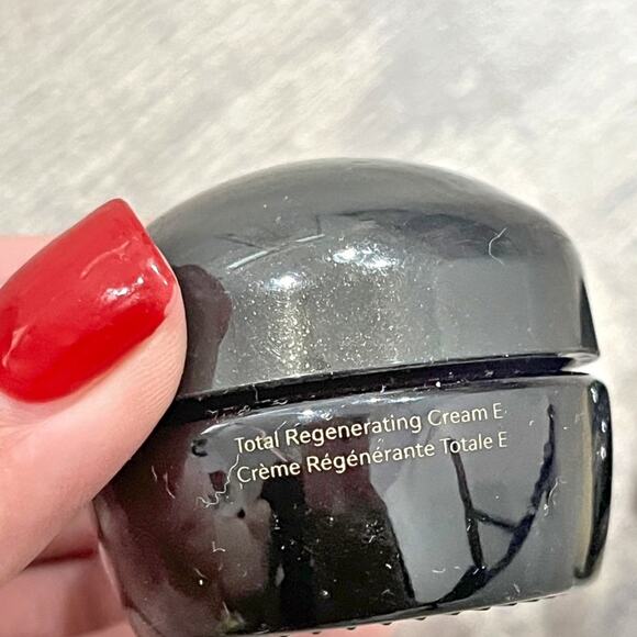 Shisheido Future Solution LX Deluxe Sample Bundle - Picture 4 of 4